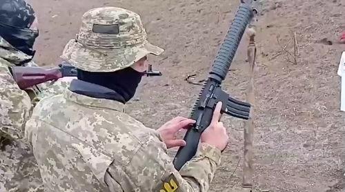 吃瓜视频15大兵搞笑系列,军营里的欢乐时光