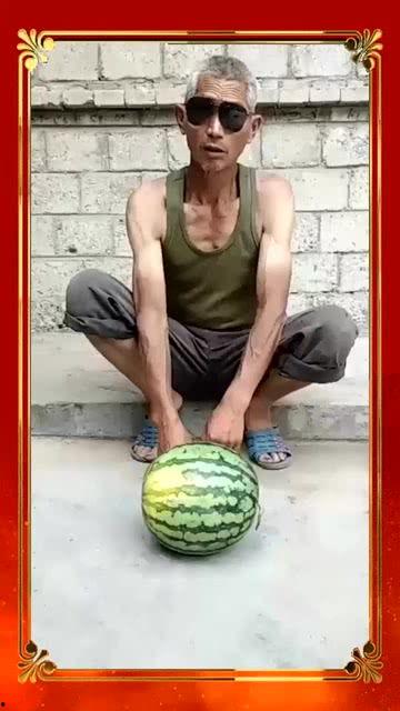 大爷捡西瓜吃瓜视频,这才是真正的快乐生活！