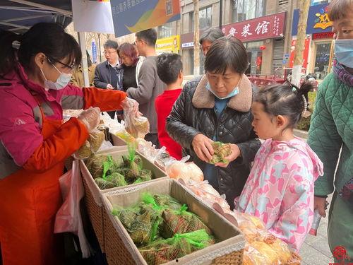 南湖广场吃瓜群众视频,现场直击，一幕幕热议瞬间